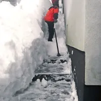 Podporezen je bil zaradi zdrsa plazu z avtomobili nedostopen že pred sneženjem 