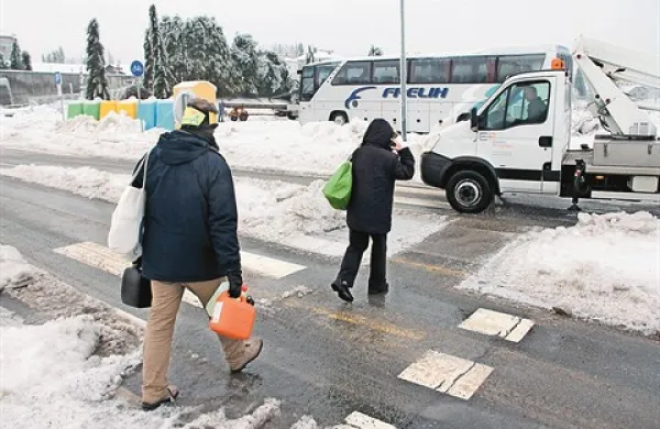 V postojnskem kriznem štabu upajo, da bodo z električno energijo prek agregatov, ki jih še čakajo iz drugih držav,  kmalu oskrbeli večino prebivalstva na Postojnskem
