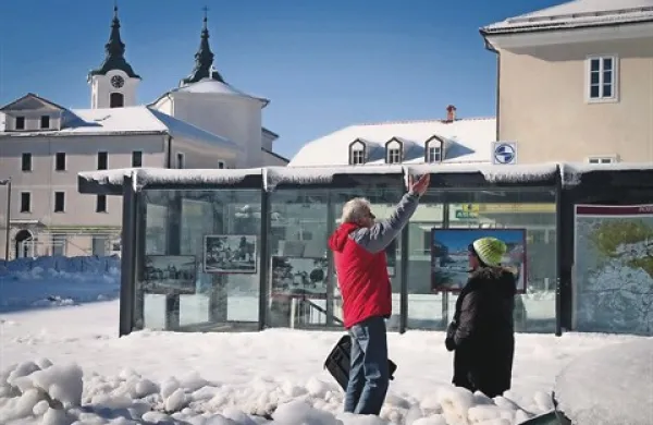 Včeraj je v Postojni  posijalo sonce, razmere so se umirile, ljudje so vendarle lahko šli  po opravkih 