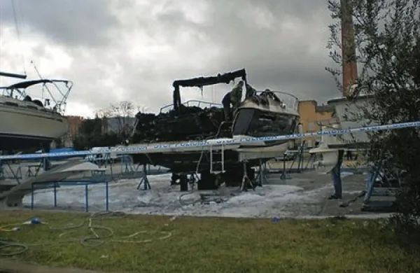 Jahta je zagorela