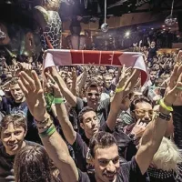 DJ Umek je s svojim  dveurnim setom je tudi v soboto pokazal, da za polno plesišče ni treba vrteti radijskih hitov največjih svetovnih DJ-jev.
