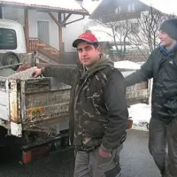 Izvajalec del za Elektro Primorska na Črnem Vrhu nad Idrijo,  doma iz Lokovca, kjer še vedno nimajo elektrike