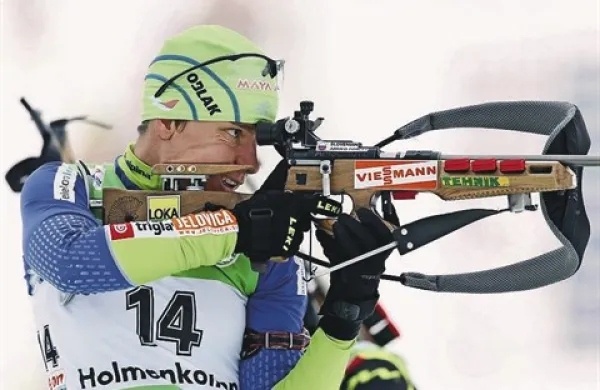 Edina slovenska tekmovalka Teja Gregorin je žal zgrešila prvi strel v stoječem položaju in s tem izgubila boj za bronasto medaljo