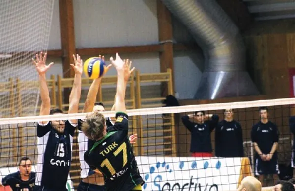 Pri Go Volleyu je za organizatorja izjemnih 16 točk dosegel Strahinja Kuburović (levo)