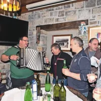 K istrski klobasi gresta vino in dobra volja