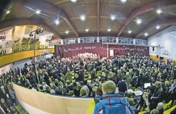 Obnovljena telovadnica je v soboto na koncertu gostila kar 800 obiskovalcev in skoraj 200 nastopajočih