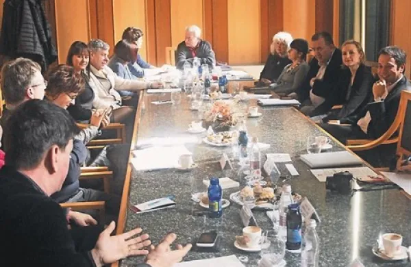 O krepitvi čezmejnega sodelovanja se že vrsto let predvsem piše in govori