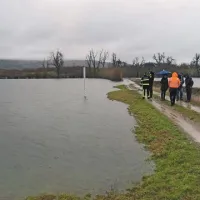 Na jezeru Ponikve so namestili merilnik, danes pa naj bi začeli čistiti strugo in ponikalnico