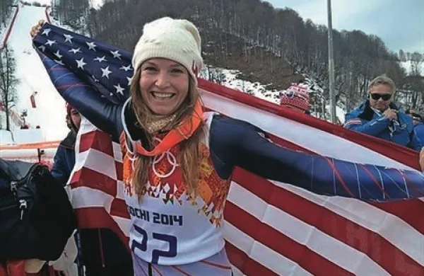 Američanka Julia Mancuso, ki se je bomo v Sloveniji spominjali po tem, da je v boju za bron v Sočiju za deset stotink sekunde prehitela svetovno prvakinjo v tej disciplini Tino Maze, je superkombinacijsko kolajno posvetila lani preminulemu dedku