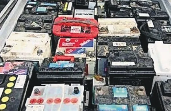 Romuni so v kombiju vozili tudi odslužene akumulatorje