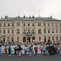 Slovesna otvoritev razstave Desetletje brez ograj bo jutri ob 10.30 na Trgu Evropa