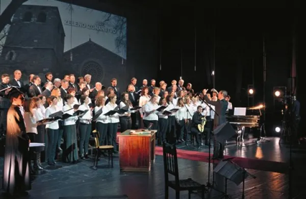 V kulturnem programu so nastopili številni ljubiteljski ustvarjalci: od pevcev, glasbenikov do igralcev  