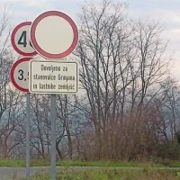  V nekaterih vaseh pod okriljem KS Šmarje menijo, da so si v Grinjanu prilastili javno cesto