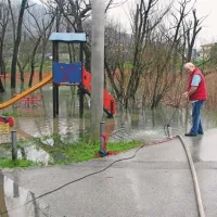 Na vrtu gostišča Marco Polo se je včeraj ponovilo že videno, ...