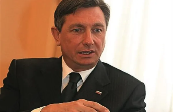 Ob zgodovinskem uspehu Tine Maze na olimpijskem smuku v Sočiju je čestitke že poslal predsednik republike Borut Pahor