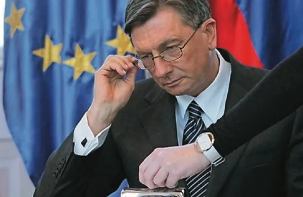 Predsednik republike Borut Pahor je danes podpisal odlok, s katerim je za 25. maj razpisal volitve v Evropski parlament