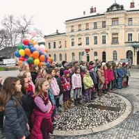Deset let že ni meje in ograje