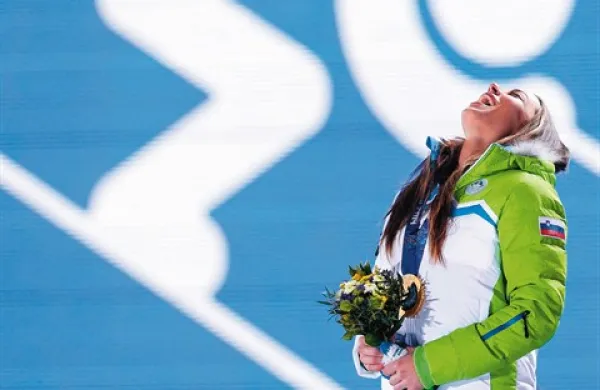 Tina Maze, dobitnica prve slovenske zlate medalje na zimskih olimpijskih igrah Foto: STA 