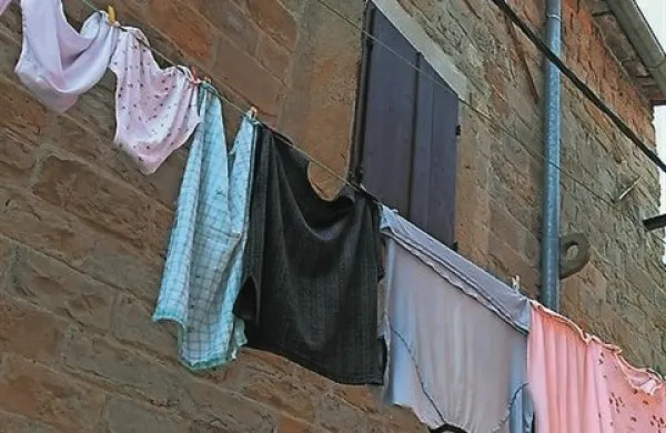 V mobilni pralnici sprejemajo  le osebno perilo in manjše kose gospodinjskega tekstila