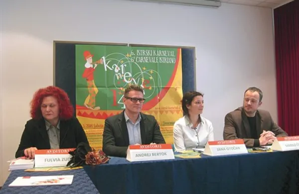 Šesti Istrski karneval so predstavili (z leve): Fulvia Zudič, Andrej Bertok, Jana Otočan in Marko Česnik 
