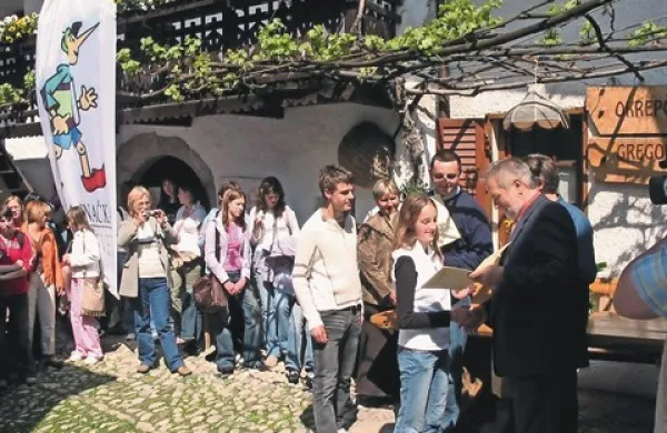 Med hišami stisnjeni muzej na Vrsnem letno obišče približno  3000 ljudi, največ je šolarjev