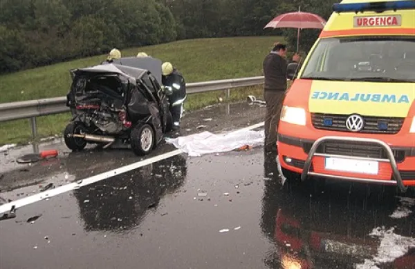 V fiatu seicento je ugasnilo življenje italijanske policistke