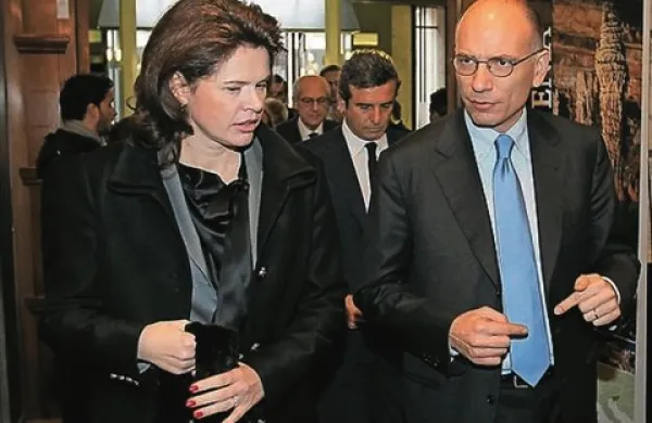 Italijanski premier Enrico Letta, na fotografiji s slovensko premierko Alenko Bratušek,  je danesnapovedal, da bo v petek odstopil