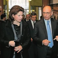 Italijanski premier Enrico Letta, na fotografiji s slovensko premierko Alenko Bratušek,  je danesnapovedal, da bo v petek odstopil