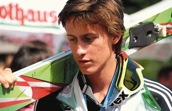Slovenski smučarski skakalec Peter Prevc je že po prvih skokih na veliki olimpijski skakalnici dokazal, da bo eden glavnih kandidatov za zmago na sobotni tekmi