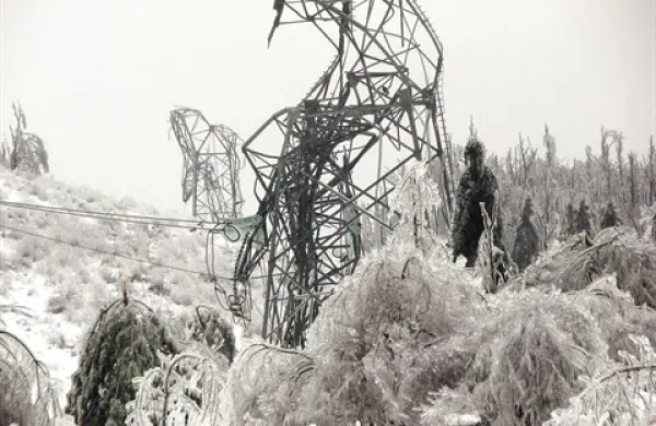 Škoda, ki jo je na infrastrukturi - na električnem omrežju, železnici in cestah - povzročila ledena ujma, znaša 120 milijonov evrov