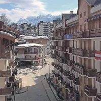 Alpska olimpijska vas pod smučiščem Rosa Hutor je mestece z vsem udobjem