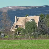 Poletna goriška baza ekipe Tine Maze - dom Andree Massija na Solkanskem polju s Sabotinom v ozadju