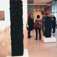 Na razstavi Memorabilia Franko Vecchiet  ob slikah, kolažih, instalacijah in skulpturah, predstavlja tudi grafike