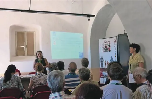 Zametki razpisanih delovnih mest so morda nastali že lani, ko so se mednarodne konference o geoparkih v Italiji udeležili Katja Fedrigo, Marjetka Klun, Davorin Terčon in Črt Pečar. Že takrat je po Sežani  završalo ...