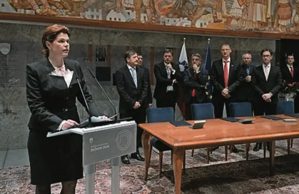 Predsedniki koalicijskih strank PS, SD, DL in Desus so podpisali dogovor o sodelovanju v vladi za obdobje 2014-2015