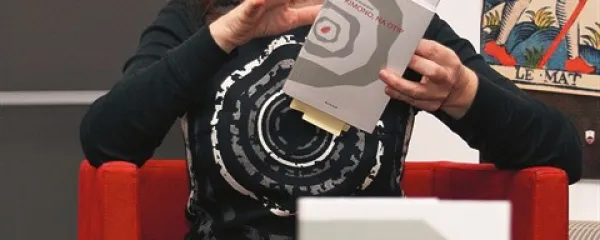 Za svojo zadnjo pesniško zbirko Kimono, na otip, ki je lani izšla pri Založbi Pivec,   je  izbrala kratko obliko haikuja