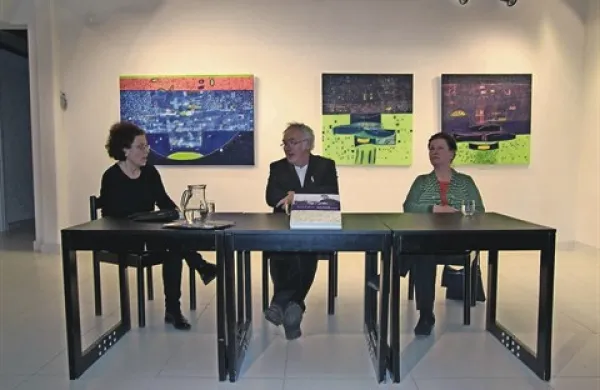 Na predstavitvi v Tolminu (z leve Nela Malečkar, Aleš Berger in Alenka Puhar) so iskali  tudi vzporednice med Zupanom in Kosmačem