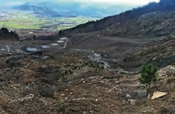Gmota drsi dva metra na dan