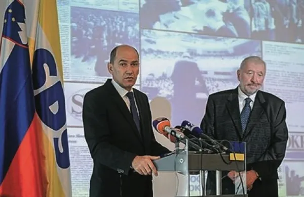 Slovenija se še vedno ukvarja z vprašanji preteklosti, za razliko od SDS, ki pa 