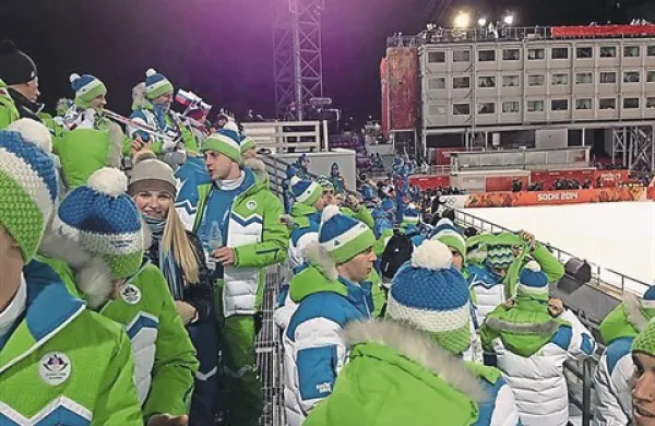 Spomladanske temperature s sončnim in toplim vremenom kljub velikemu veselju gledalcev zimskih olimpijskih iger v poletnem letovišču ruskih imenitnežev v Sočiju sivijo lase prirediteljem