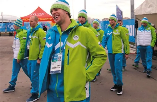 Slovenska hokejska reprezentanca je na olimpijskem turnirju v Sočiju v predtekmovanju v 2. krogu dosegla zgodovinsko prvo zmago na OI