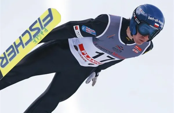 Najbrž prva favorita sta Poljak Kamil Stoch na eni ...