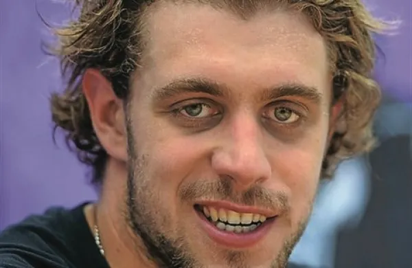 Zvezdnik Anže Kopitar, edini slovenski igralec v severnoameriški hokejski ligi NHL, je predčasno končal tekmo Slovenije in ZDA na OI v Sočiju in so ga odpeljali v bolnišnico na dodatne preiskave