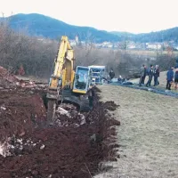 Včeraj so končali izkop kanala med jezerom Ponikve in zagorsko stranjo