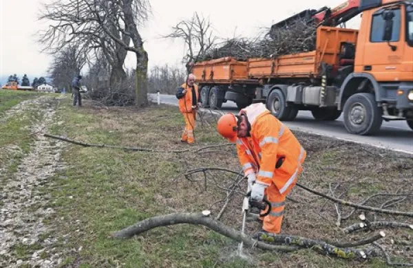 Gradbinci udarni&scaron;ko čistili ceste