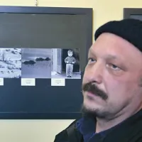 Stojan Spetič, prvonagrajenec reškega natečaja Mini format, v Mestni knjižnici na Reki