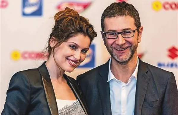 Igralka Laeticia Casta, ki je bila zvezda prvega večera, in gostitelj festivala Fabio Fazio  