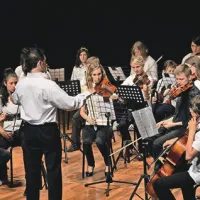 Na jubilejnem koncertu bodo nastopili mali godalni in šolski orkester ...