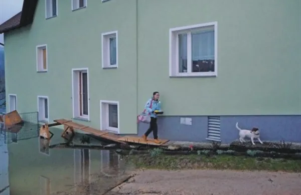 Tako so se stanovalci najbolj ogroženih hiš včeraj selili iz svojih domov 