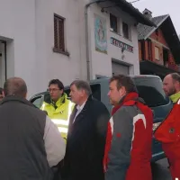 Sinoči so se v Planini sestali predsednik PGD Planina Marko Simšič,  postojnski župan Jernej Verbič in poveljnik občinske gasilske zveze Primož Bajec (četrti, tretji in prvi z desne) 